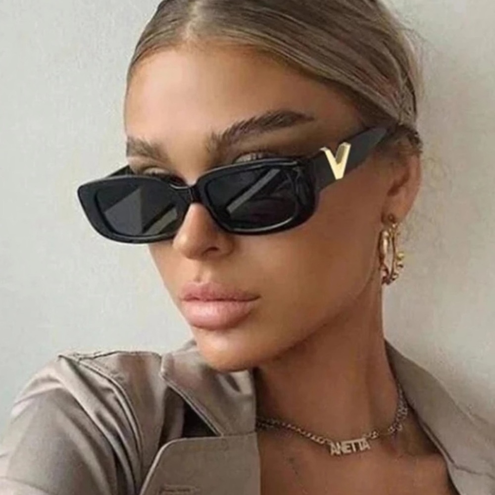 - LA GAL BLACK BLOGGER Sunglasses *NEW*